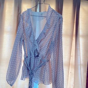 Polka dot cropped blouse.